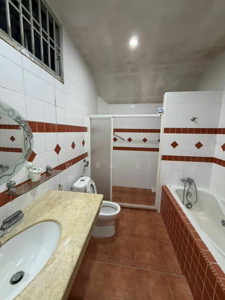 2-storey Terraced House for Rent in Ulu Tiram (Johor) - Edward Siow - Bathroom - PropertyGuru.com.my