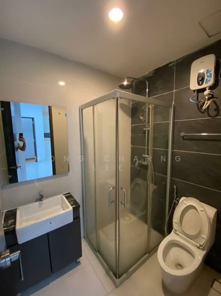 Condominium for Rent at Bay Point @ Country Garden Danga Bay - Hong Charng Lee - Bathroom - PropertyGuru.com.my