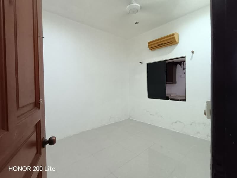 Rumah Teres 1 Tingkat untuk Dijual di Taman Sri Serdang (Seri Kembangan) - Shahidan Ismail - Interior - PropertyGuru.com.my