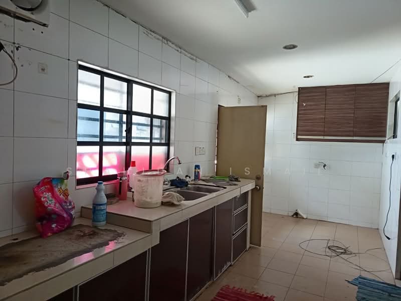 Rumah Teres 1 Tingkat untuk Dijual di Taman Sri Serdang (Seri Kembangan) - Shahidan Ismail - Kitchen - PropertyGuru.com.my