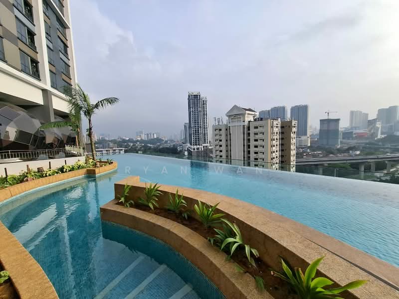 Kediaman Servis untuk Dijual di Residensi Estetik 8 (Est8) - Ryan Wan - Pool - PropertyGuru.com.my