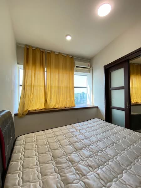 Condominium for Rent at Amberside @ Country Garden Danga Bay - Hong Charng Lee - Bedroom - PropertyGuru.com.my