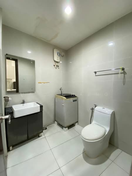 Condominium for Rent at Amberside @ Country Garden Danga Bay - Hong Charng Lee - Bathroom - PropertyGuru.com.my