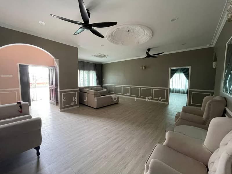 Rumah Banglo untuk Dijual di Senawang (Negeri Sembilan) - Azrul Othman - Living Room - PropertyGuru.com.my
