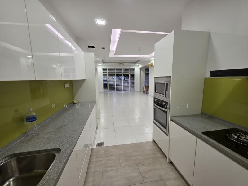 2.5-storey Terraced House for Sale in Presint 16 (Putrajaya) - Kamil Ghazali - Kitchen - PropertyGuru.com.my