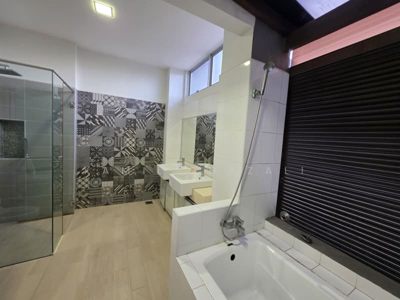 2.5-storey Terraced House for Sale in Presint 16 (Putrajaya) - Kamil Ghazali - Bathroom - PropertyGuru.com.my