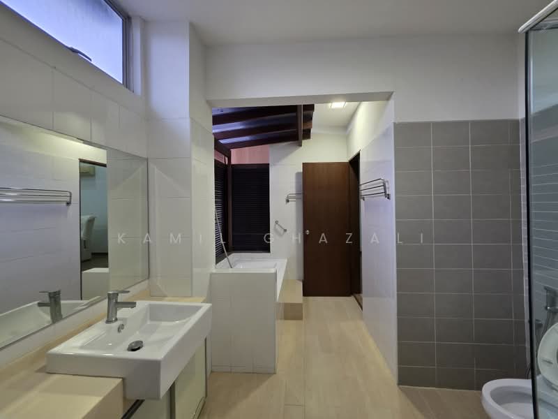 2.5-storey Terraced House for Sale in Presint 16 (Putrajaya) - Kamil Ghazali - Bathroom - PropertyGuru.com.my