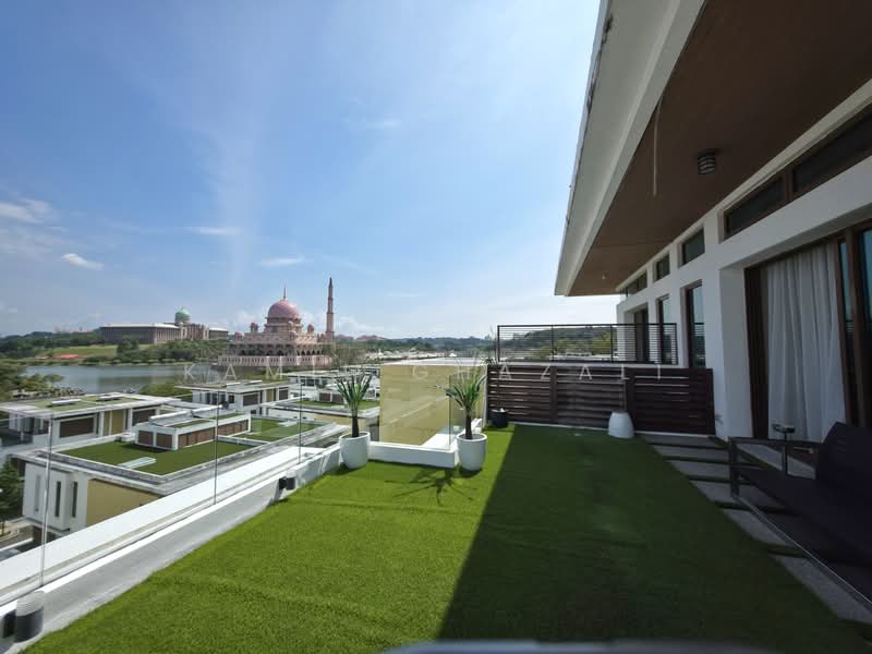Rumah Berkembar untuk Dijual di Presint 8 (Putrajaya) - Kamil Ghazali - Roof Terrace - PropertyGuru.com.my