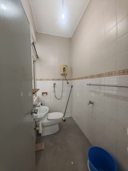1-storey Terraced House for Rent in Johor Bahru (Johor) - Edward Siow - Bathroom - PropertyGuru.com.my
