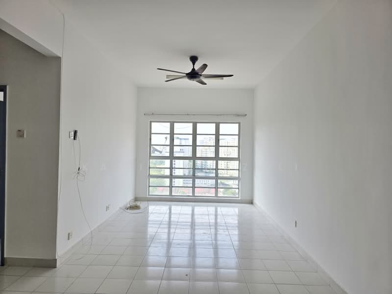 Kondominium untuk Dijual di Saujana Aster - Kamil Ghazali - Living Room - PropertyGuru.com.my