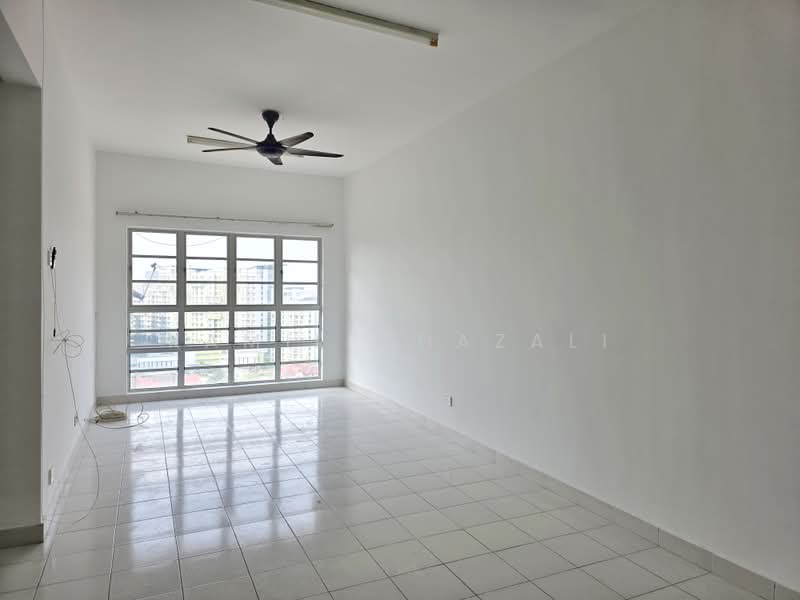 Kondominium untuk Dijual di Saujana Aster - Kamil Ghazali - Living Room - PropertyGuru.com.my