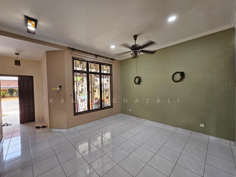 Rumah Teres 2 Tingkat untuk Dijual di Presint 14 (Putrajaya) - Kamil Ghazali - Living Room - PropertyGuru.com.my