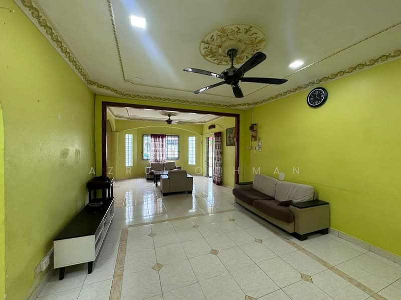 Rumah Berkembar untuk Dijual di Taman Panchor Jaya (Paroi) - Azrul Othman - Living Room - PropertyGuru.com.my