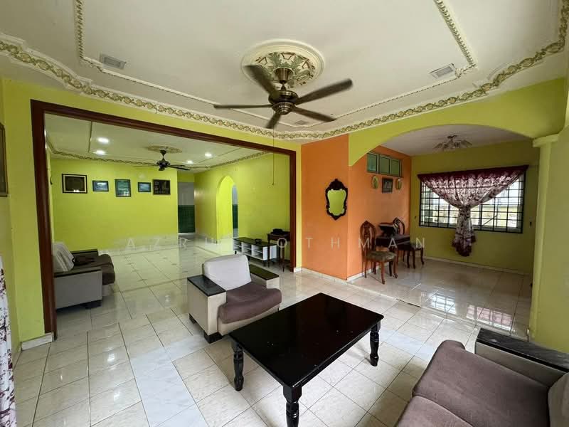 Rumah Berkembar untuk Dijual di Taman Panchor Jaya (Paroi) - Azrul Othman - Living Room - PropertyGuru.com.my