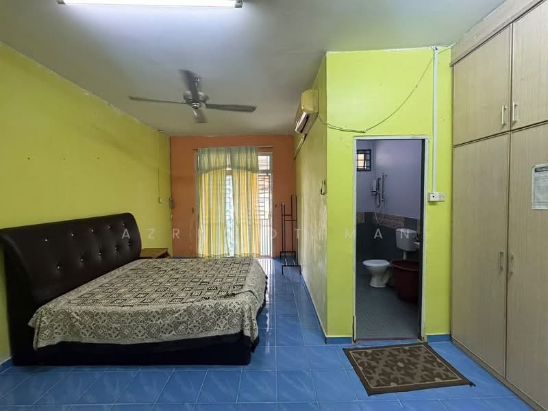 Rumah Berkembar untuk Dijual di Taman Panchor Jaya (Paroi) - Azrul Othman - Bedroom - PropertyGuru.com.my