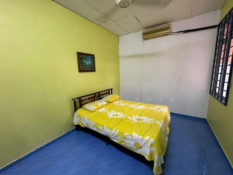 Rumah Berkembar untuk Dijual di Taman Panchor Jaya (Paroi) - Azrul Othman - Bedroom - PropertyGuru.com.my