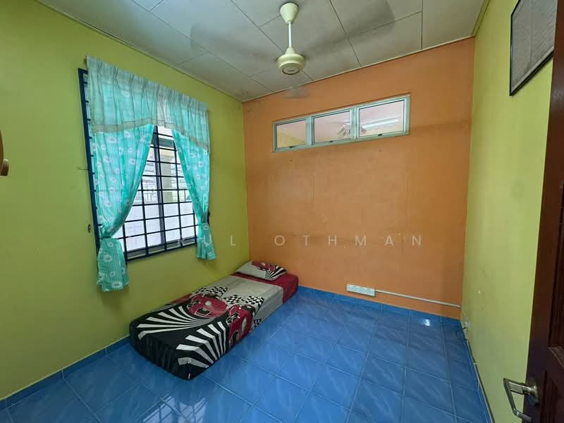 Rumah Berkembar untuk Dijual di Taman Panchor Jaya (Paroi) - Azrul Othman - Bedroom - PropertyGuru.com.my