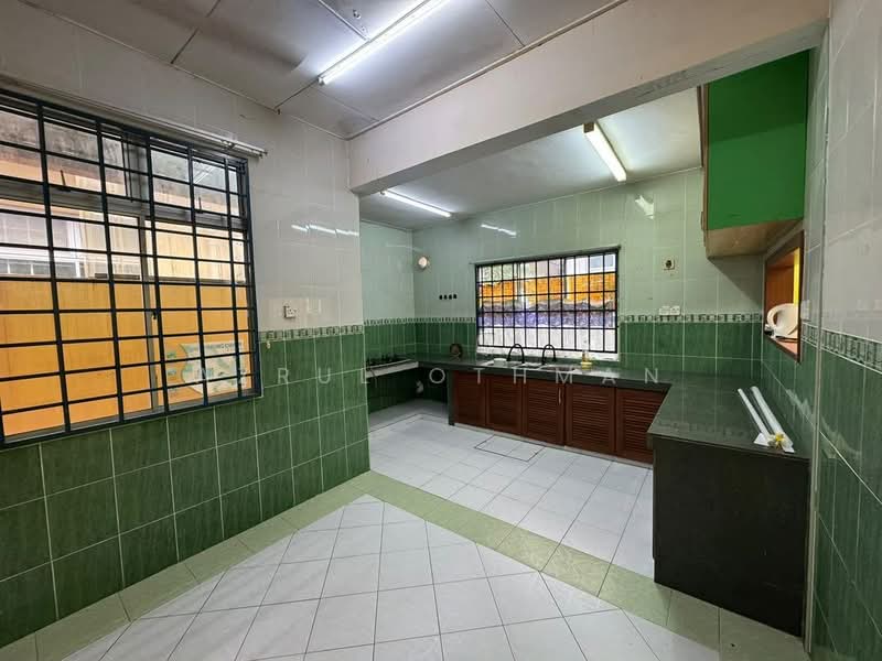 Rumah Berkembar untuk Dijual di Taman Panchor Jaya (Paroi) - Azrul Othman - Kitchen - PropertyGuru.com.my
