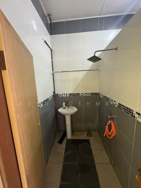 Rumah Berkembar untuk Dijual di Taman Panchor Jaya (Paroi) - Azrul Othman - Bathroom - PropertyGuru.com.my