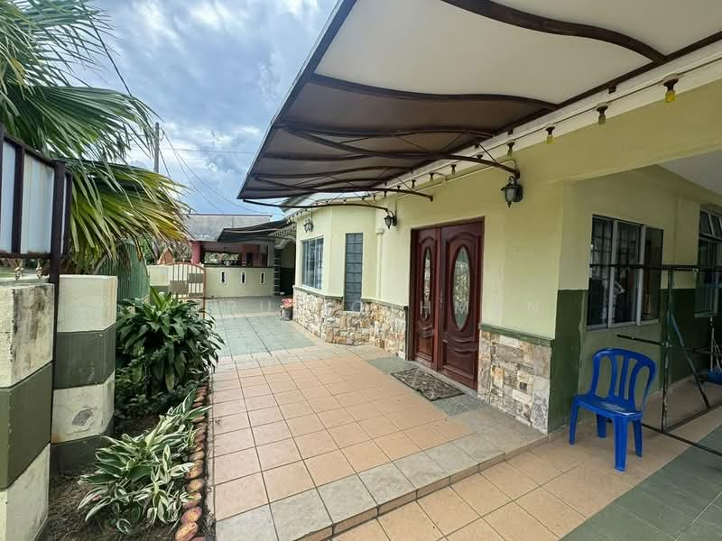 Rumah Berkembar untuk Dijual di Taman Panchor Jaya (Paroi) - Azrul Othman - Exterior - PropertyGuru.com.my