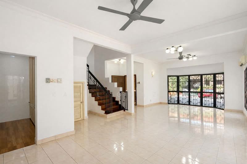 2.5-storey Terraced House for Sale in Presint 16 (Putrajaya) - Kamil Ghazali - Living Room - PropertyGuru.com.my