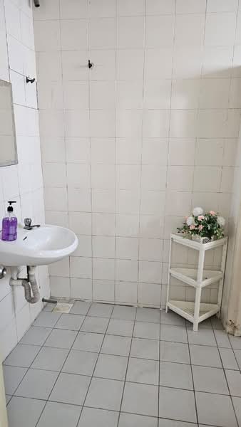 Pejabat untuk Disewa di Kota Kemuning (Shah Alam) - Joanna Tan - Bathroom - PropertyGuru.com.my