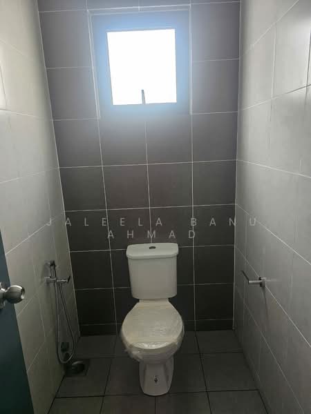 Shop for Rent in Shah Alam (Selangor) - Jaleela Banu Ahmad - Bathroom - PropertyGuru.com.my