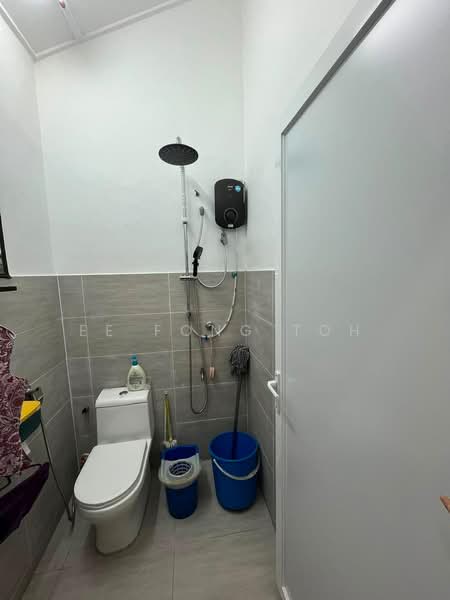Bungalow for Sale in Taman Kebun Teh (Johor Bahru) - Ee Fong Toh - Bathroom - PropertyGuru.com.my