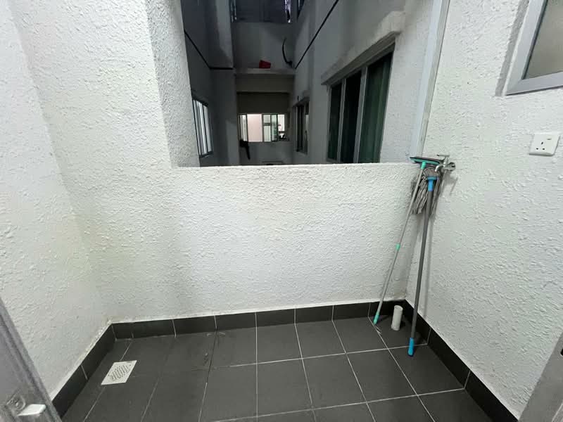 Service Residence for Sale at Serviced Residence @ Razak City Residences (RC Residences) - Ryan Tan - Corridor - PropertyGuru.com.my