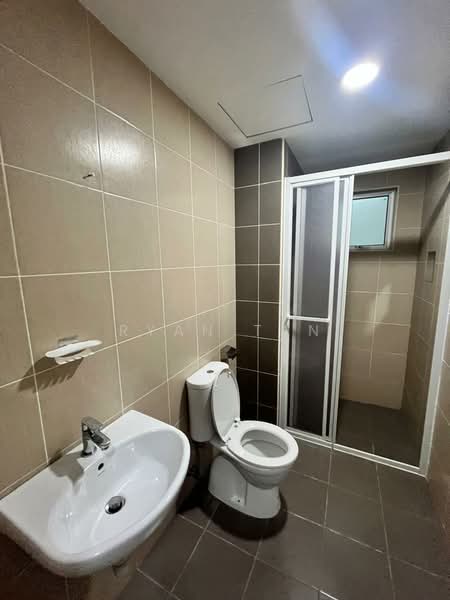 Service Residence for Sale at Serviced Residence @ Razak City Residences (RC Residences) - Ryan Tan - Bathroom - PropertyGuru.com.my