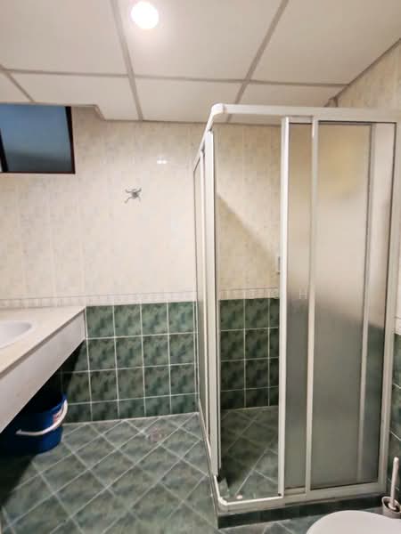 Condominium for Sale at Marina Bay Condominium - Chris Teoh - Bathroom - PropertyGuru.com.my
