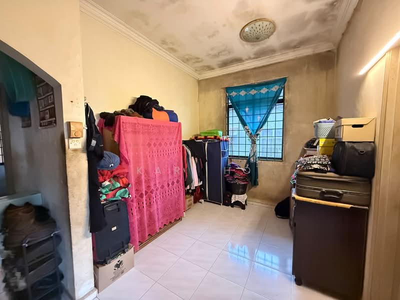 1-storey Terraced House for Sale in Bandar Seri Alam (Masai) - Karl Ho - Bedroom - PropertyGuru.com.my