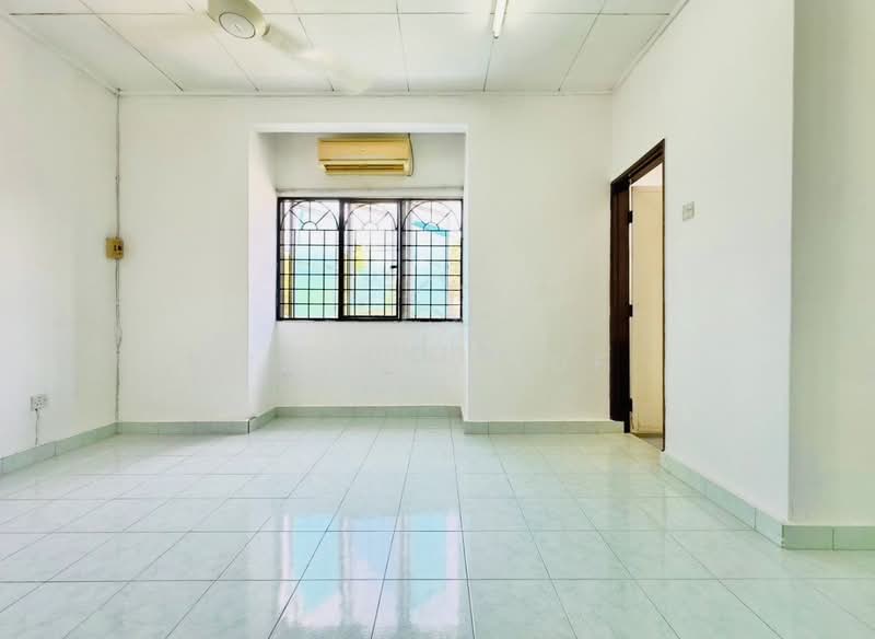 Rumah Teres 2 Tingkat untuk Disewa di Sungai Buloh (Selangor) - Erin Yusof - Living Room - PropertyGuru.com.my