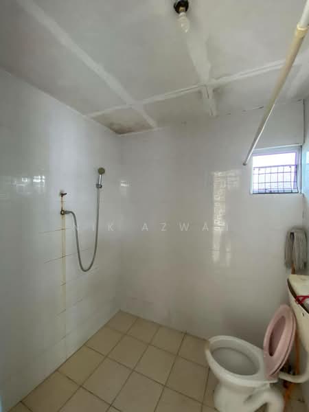 2-storey Terraced House for Sale in Seksyen 4 (Shah Alam) - NIK AZWAN - Bathroom - PropertyGuru.com.my