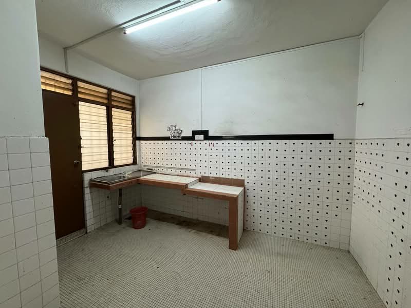 2-storey Terraced House for Sale in Seksyen 4 (Shah Alam) - NIK AZWAN - Kitchen - PropertyGuru.com.my