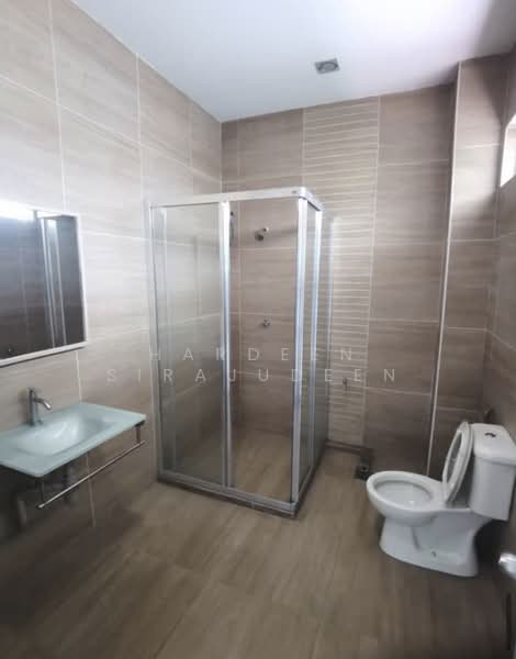 Rumah Berkembar untuk Dijual di Bangsar (Kuala Lumpur) - Hardeen Sirajudeen - Masterbedroom Toilet - PropertyGuru.com.my