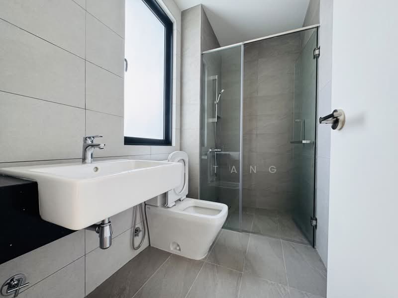 Rumah Berkembar untuk Dijual di Kota Damansara (Selangor) - Brian Tang - Bathroom - PropertyGuru.com.my
