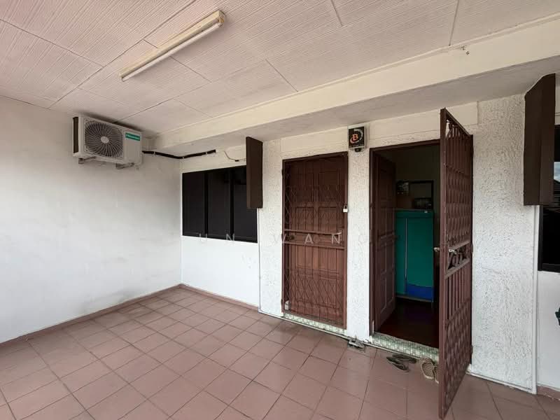2-storey Terraced House for Sale in Johor Bahru (Johor) - Jun Wang - Entrance - PropertyGuru.com.my