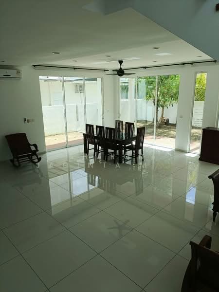 Rumah Berkembar untuk Dijual di Seremban (Negeri Sembilan) - Sharon Jacinta Mary Pinto - Dining Room - PropertyGuru.com.my