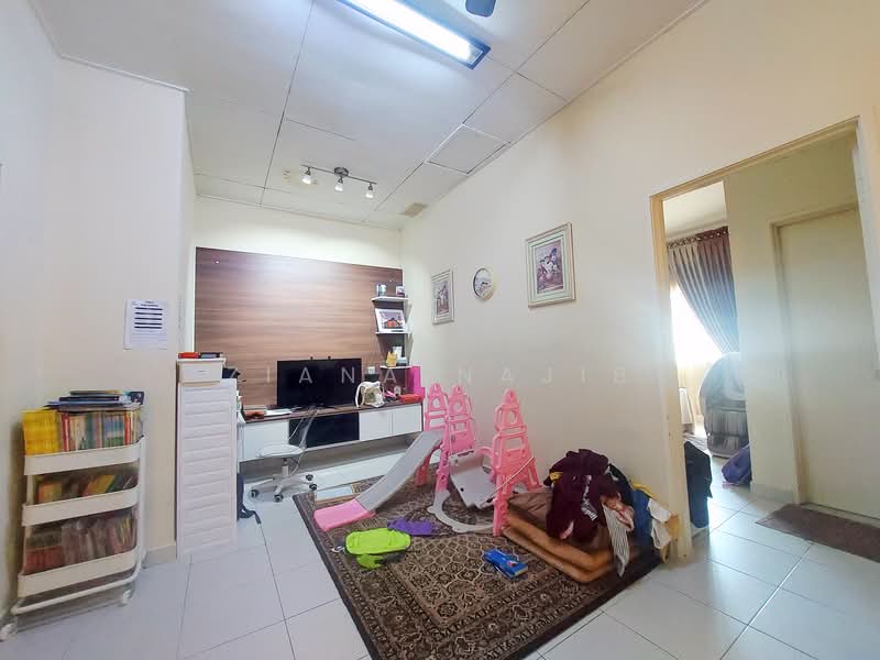 2-storey Terraced House for Rent in Sungai Buloh (Selangor) - Ziana Najib - Living Room - PropertyGuru.com.my