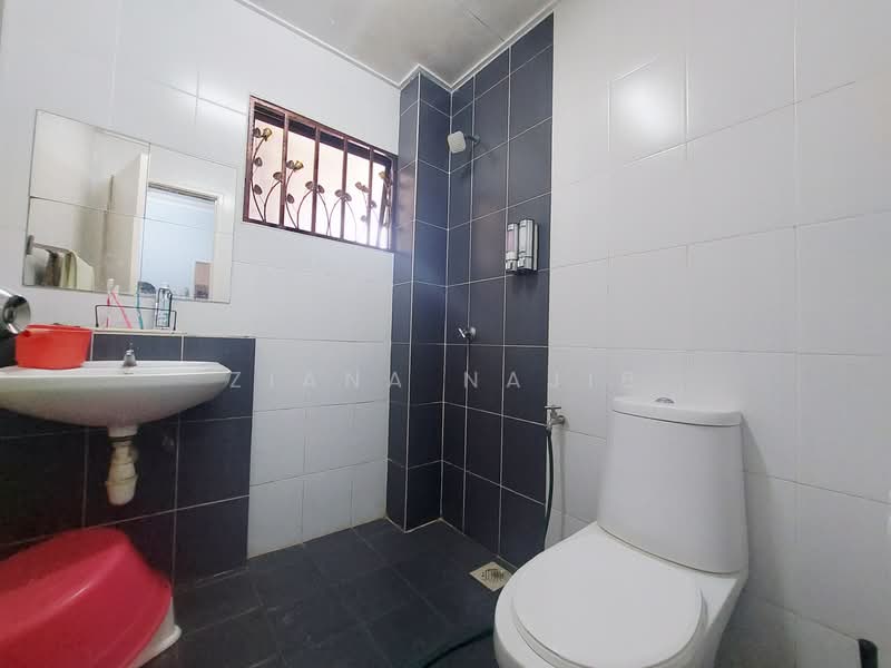 2-storey Terraced House for Rent in Sungai Buloh (Selangor) - Ziana Najib - Bathroom - PropertyGuru.com.my