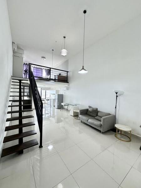 Kediaman Servis untuk Dijual di Subang Soho (One Soho) - Sand Yip - Living Room - PropertyGuru.com.my