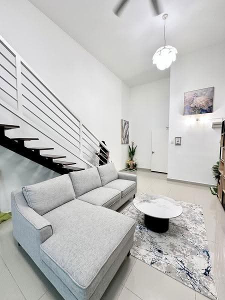 Kediaman Servis untuk Dijual di Subang Soho (One Soho) - Sand Yip - Living Room - PropertyGuru.com.my
