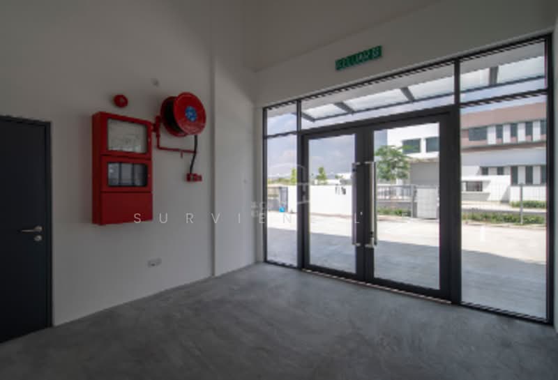 Kilang untuk Disewa di Taman Desa Cemerlang (Ulu Tiram) - Surviene Lee - Entrance - PropertyGuru.com.my