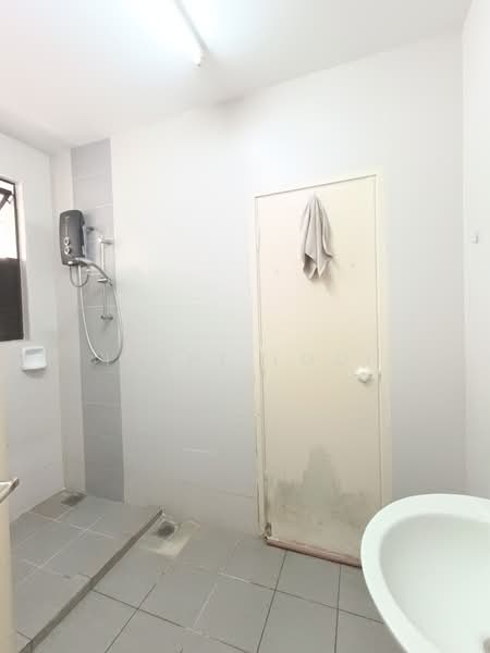 Rumah Teres 2 Tingkat untuk Dijual di Seksyen 5, Bandar Kinrara (Puchong) - Irene Looi - Bathroom - PropertyGuru.com.my