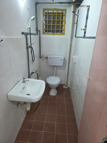 Rumah Flat untuk Disewa di Orchid Court - Raymerc Lim - Bathroom - PropertyGuru.com.my