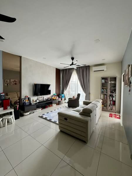 Servis Apartment untuk Dijual di Suria Putra - Penny Quah - Living Room - PropertyGuru.com.my