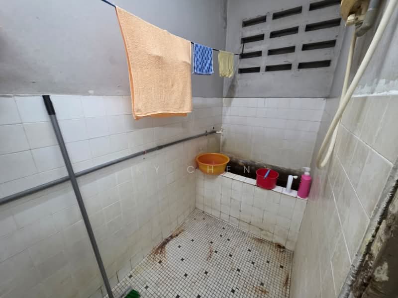 Flat for Sale at Taman Cheras - KY CHEN - Bathroom - PropertyGuru.com.my