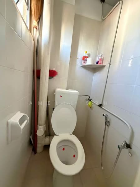 Apartment for Sale at Sri Aman Block G (Sri Aman Block 6) - Amelie Soh - Bathroom - PropertyGuru.com.my
