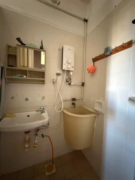 Apartment for Sale at Sri Aman Block G (Sri Aman Block 6) - Amelie Soh - Bathroom - PropertyGuru.com.my